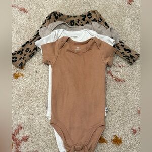 Set of four onesies 3-6 month old. Honest, simple
Joys/carters. No stains.